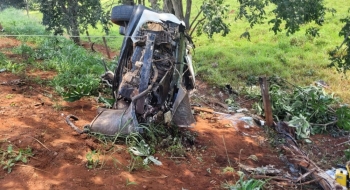 Quatro pessoas da mesma família morrem em grave acidente de carro na BR-153, em Itumbiara